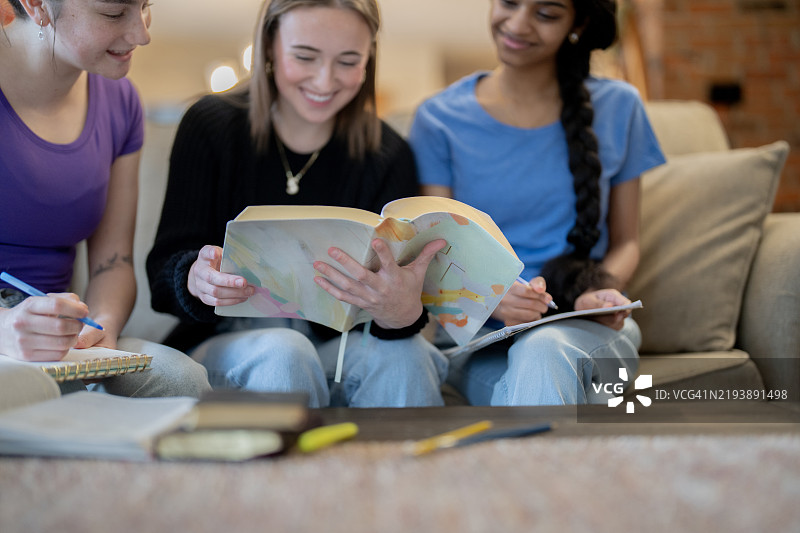 青少年圣经学习图片素材