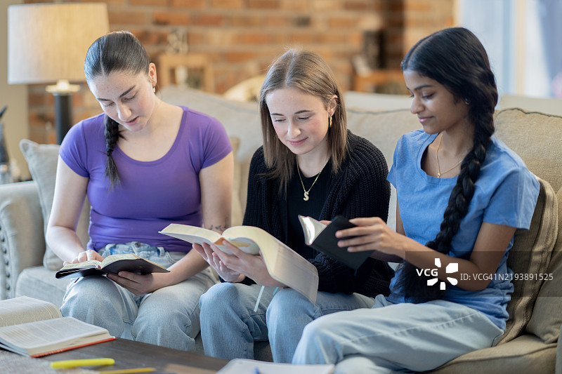 青少年圣经学习图片素材