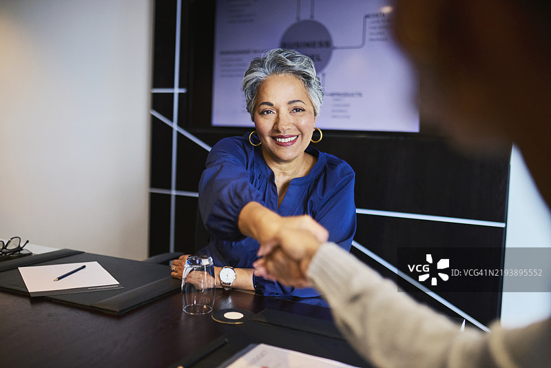 成功的商业握手图片素材