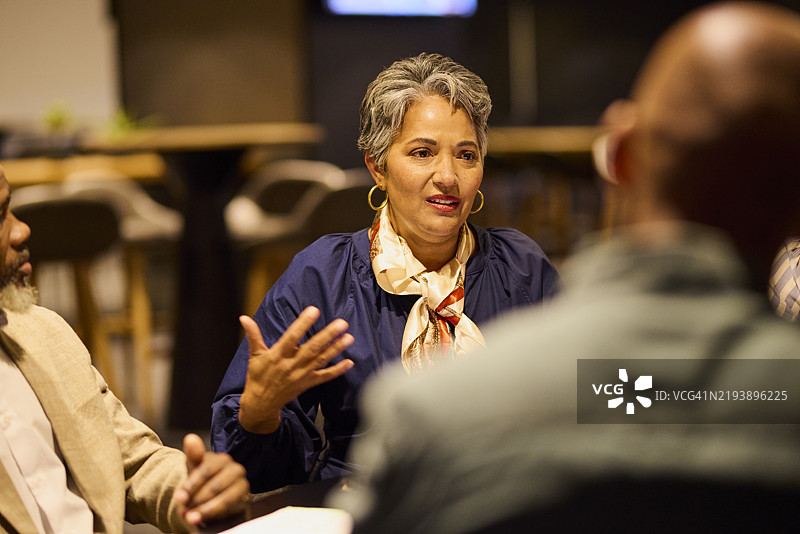 引人入胜的商业讨论图片素材