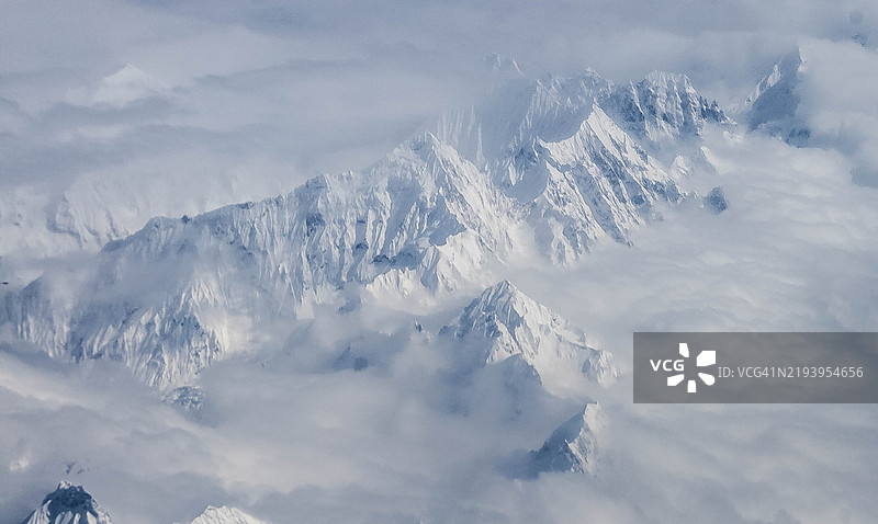 西藏高原山脉的航拍镜头图片素材