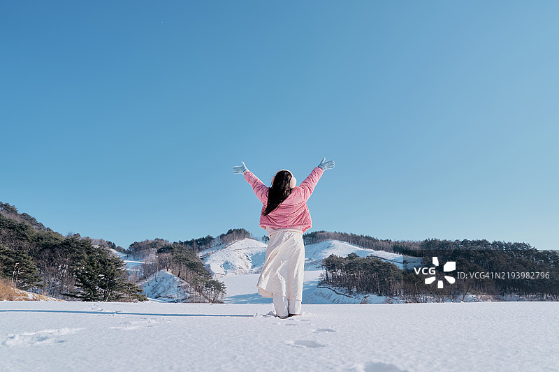 冬季，雪，雪景，年轻女性，国内旅行图片素材