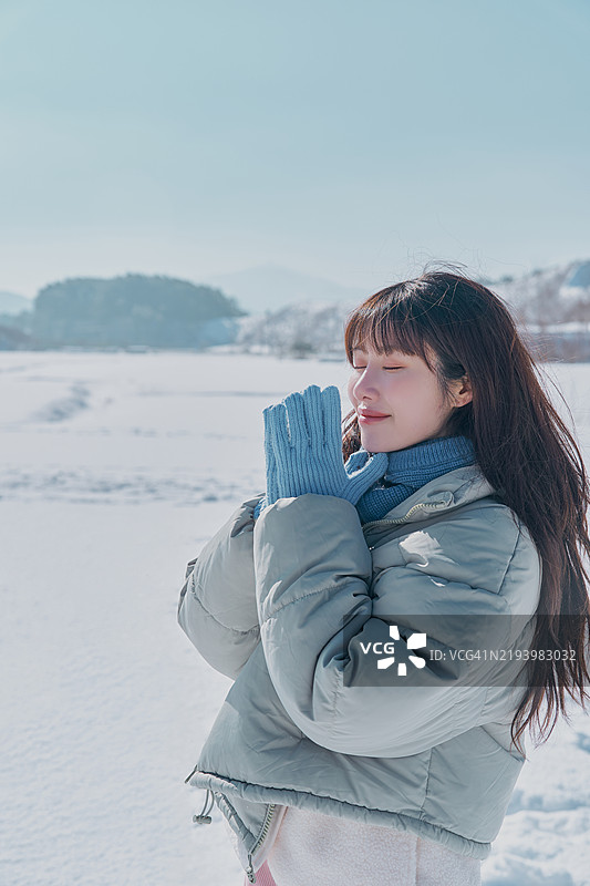 冬天，雪，雪景，年轻女性，国内旅行图片素材