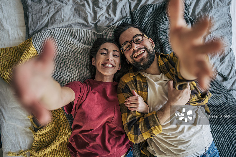 宁静的团聚时刻图片素材