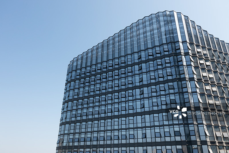 现代商业建筑外立面的特写图片素材