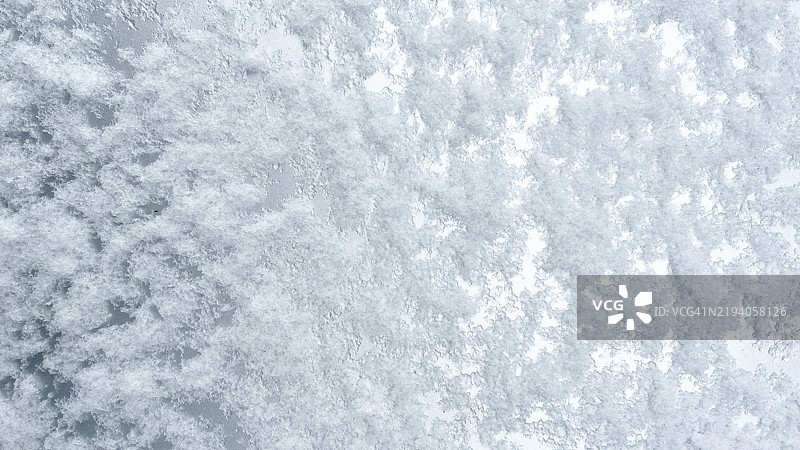 白色雪花在汽车挡风玻璃上飘落的背景图片素材