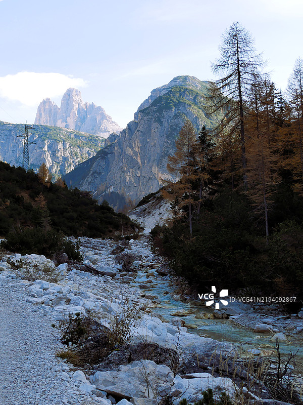 雪山与天空的美丽景色图片素材