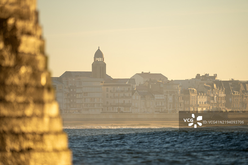 勒萨布尔-多朗海的海景图片素材