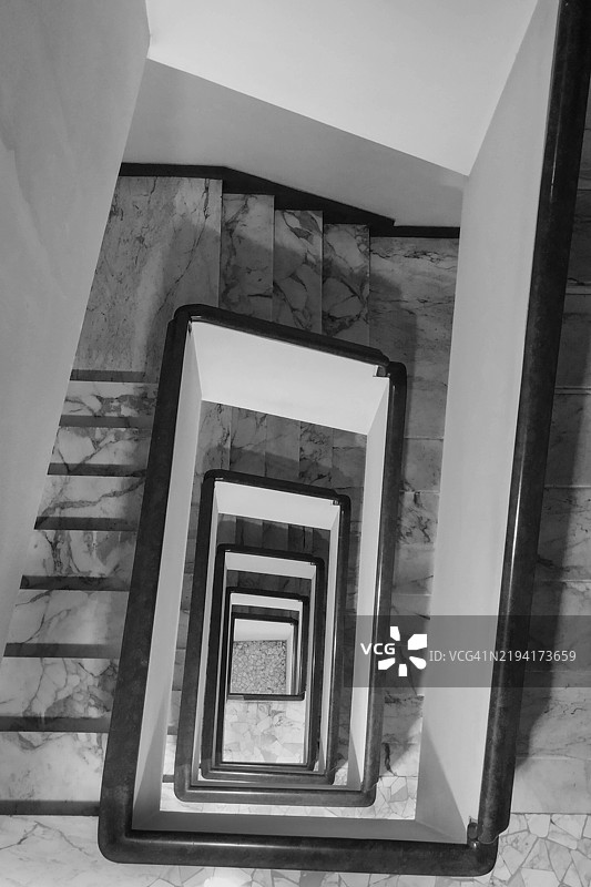 矩形楼梯的正上方图片素材