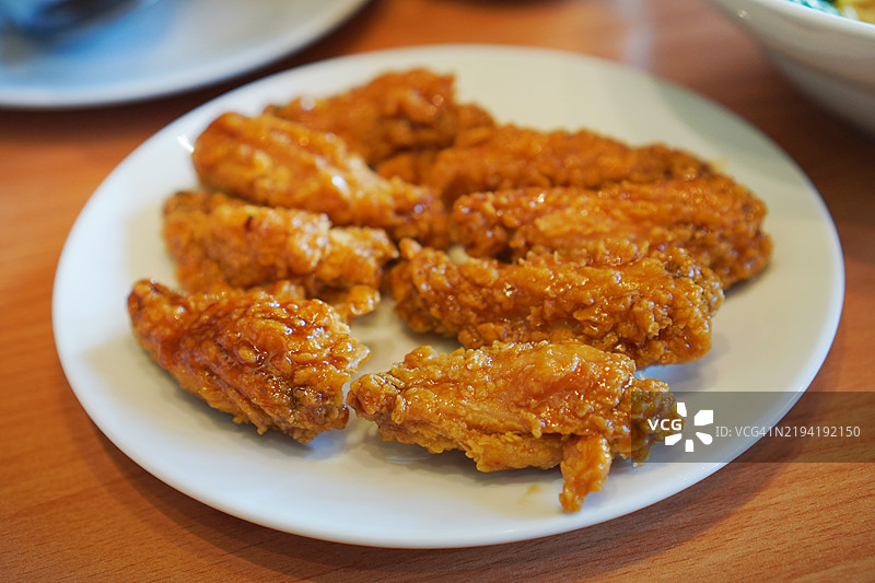 脆皮炸鸡配鱼露图片素材
