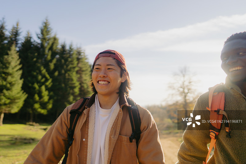 和我最好的朋友一起徒步旅行图片素材