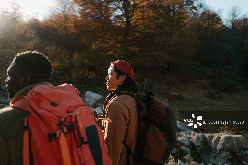 和我最好的朋友一起徒步旅行图片素材