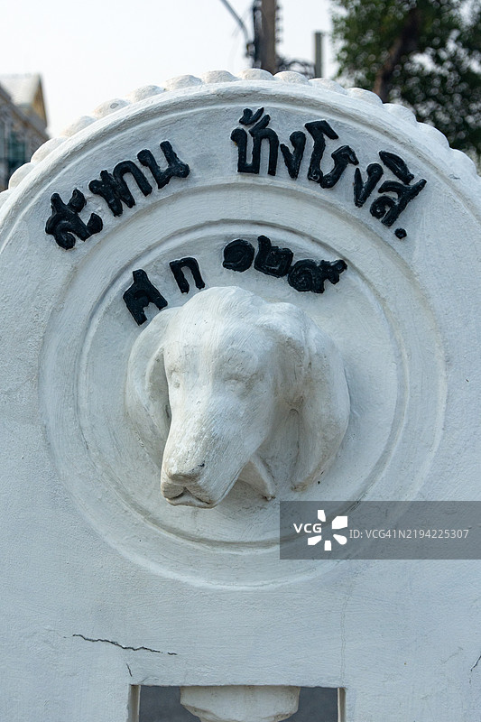 长荣四桥上的名牌和狗头图片素材