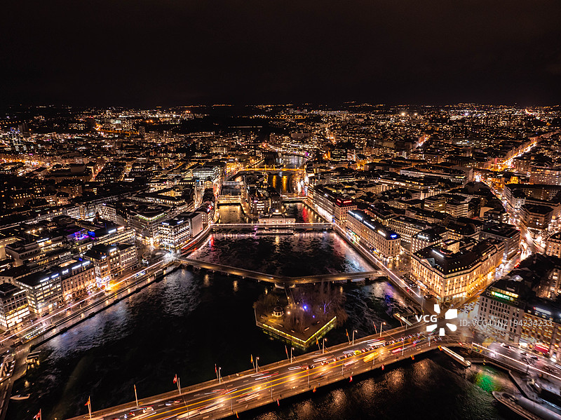 长时间曝光的航拍视角捕捉日内瓦充满活力的市中心图片素材