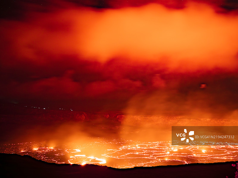 夜间照亮的城市鸟瞰图，夏威夷国家公园，夏威夷，美国，USA图片素材