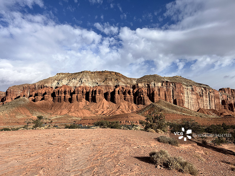 犹他州韦恩县的岩石 formations 视图图片素材