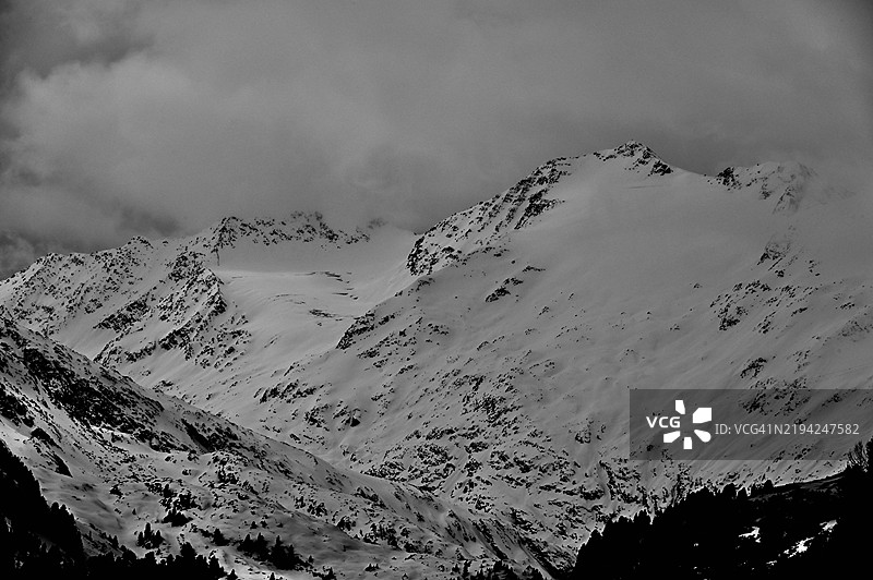 Obergurgel的阴云山景图片素材
