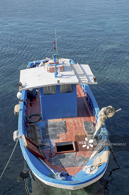 意大利阿普利亚的加利波利港口渔船图片素材