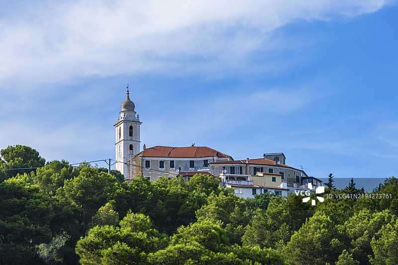 意大利利古里亚省萨沃纳市安多拉附近的罗洛村的圣三一教堂图片素材