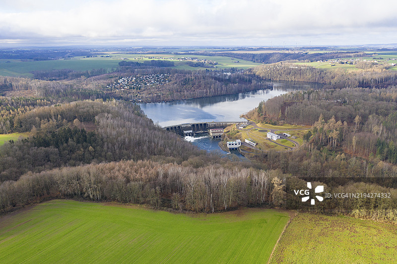 克里布斯坦大坝及其坝墙和水电站，位于德国萨克森州的茨霍帕乌谷地，欧洲图片素材