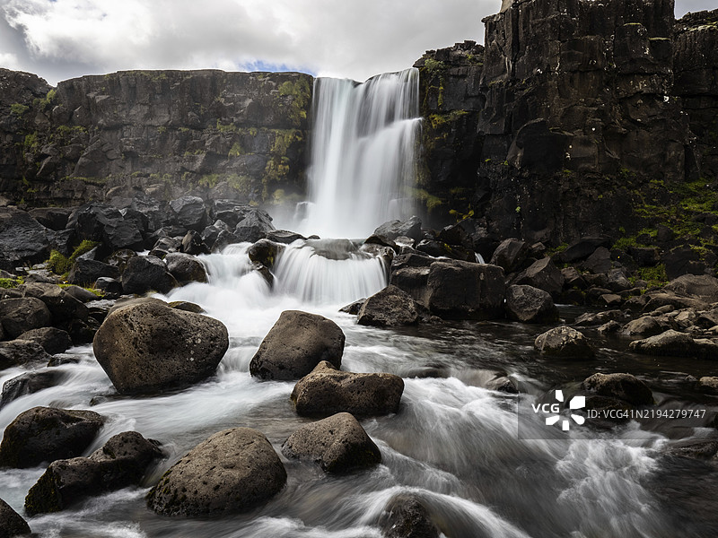奥克拉尔福斯瀑布，辛格韦德利国家公园，冰岛，欧洲图片素材