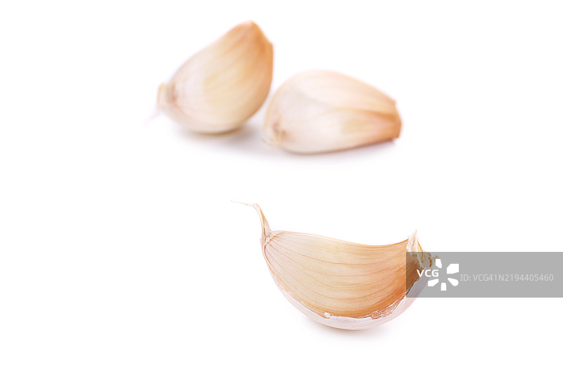 白色背景下的蒜头特写图片素材