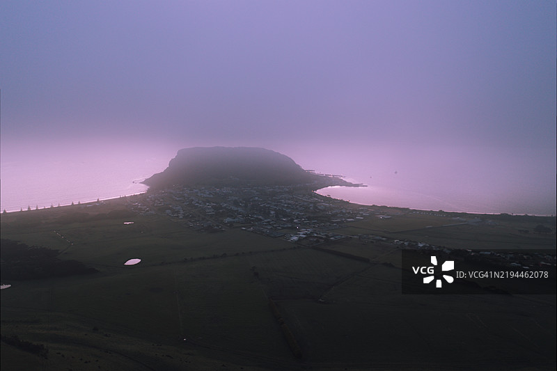 塔斯马尼亚斯坦利的坚果处日出蓝色时刻的鸟瞰图图片素材