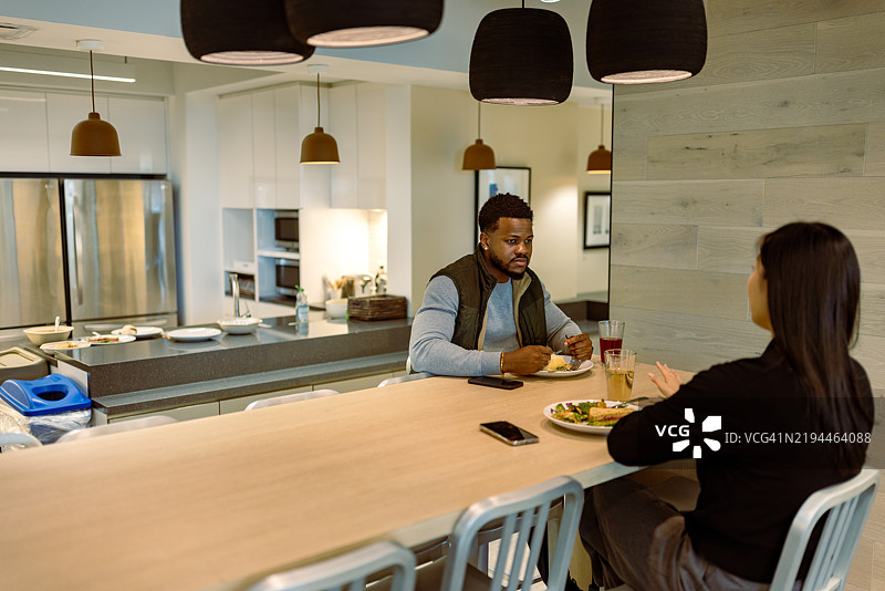 休闲的早晨厨房早餐图片素材