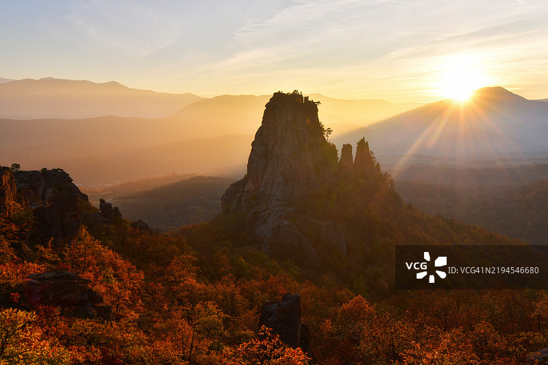 美丽的秋季贝洛格拉奇克岩石风景图片素材