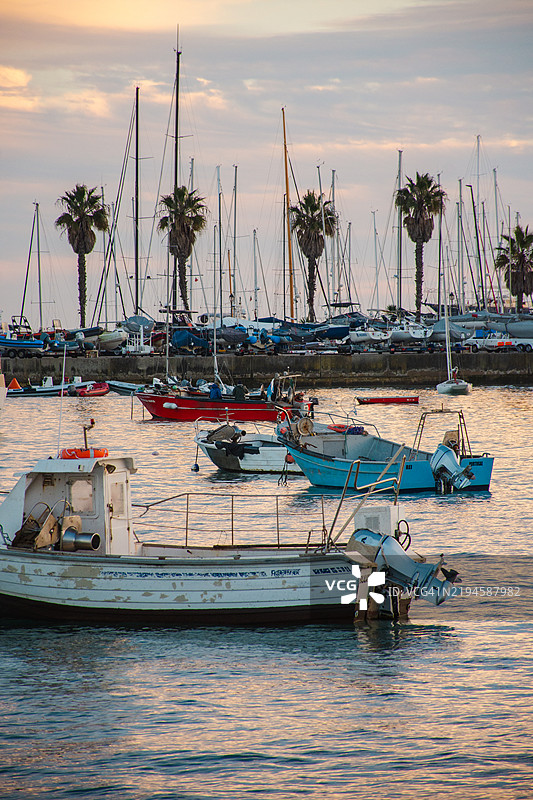 卡斯凯什海湾的船只图片素材
