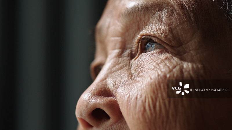 老年人的特写镜头。图片素材