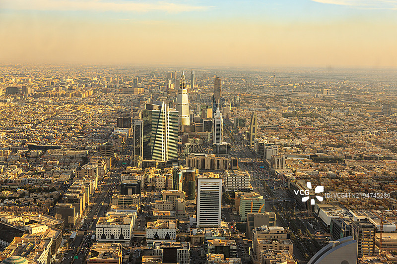 王国中心的天空桥，视角图片素材