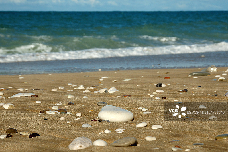 梅扎瓦莱海滩在海平面上图片素材