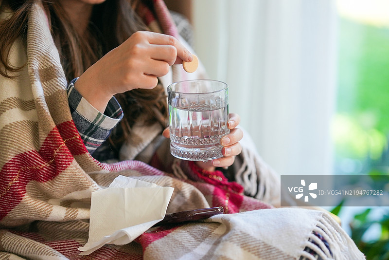 维生素补充剂，感冒，水溶性药片，使用药物图片素材