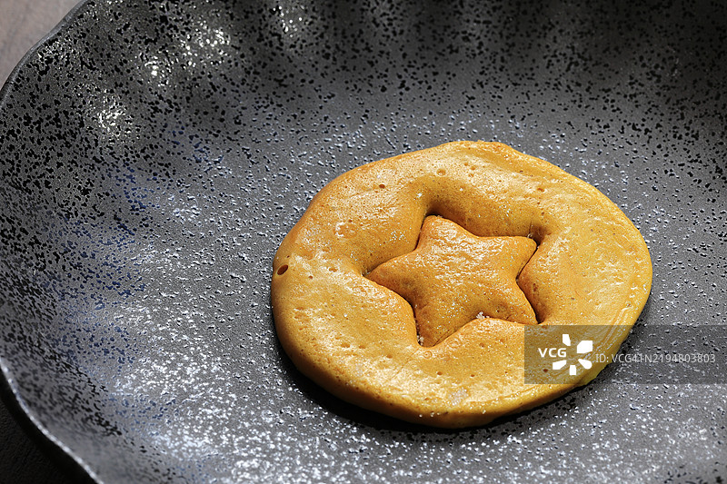 美味的打糕糖模具饼干，趣味切割小吃图片素材