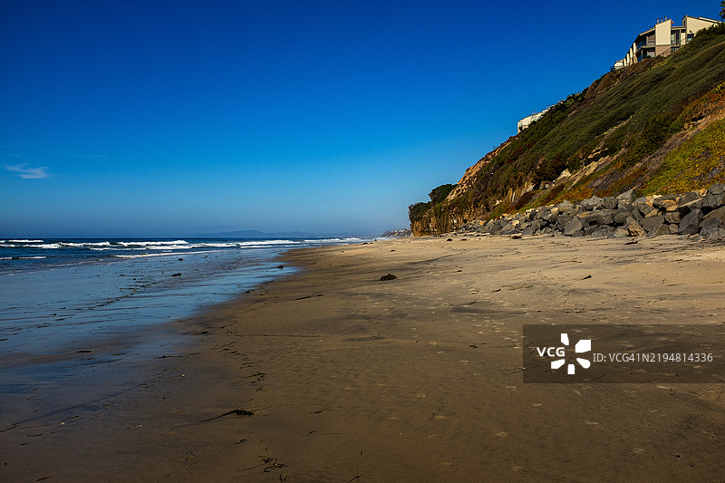 建在山丘上图片素材