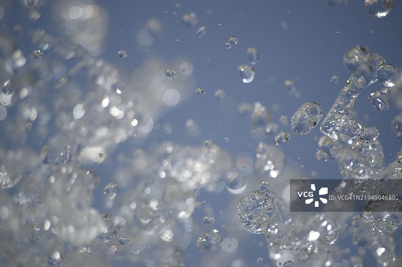 蓝天中的水滴图片素材