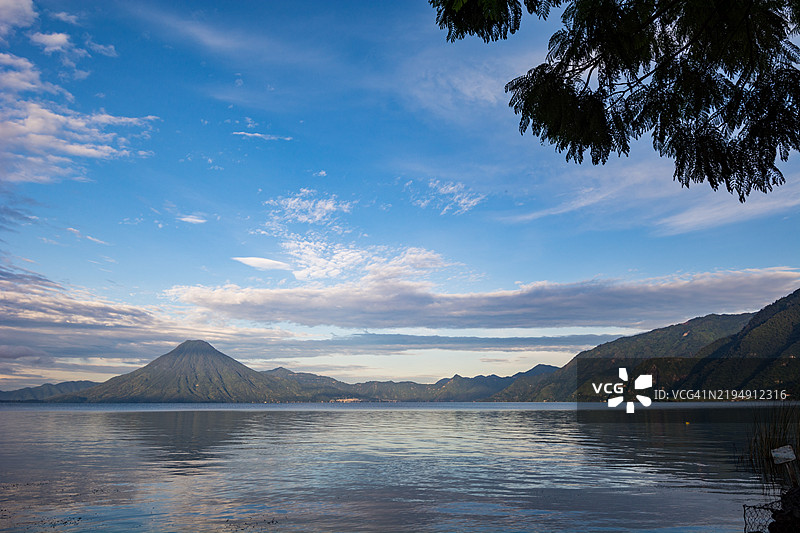 危地马拉的阿蒂特兰湖图片素材