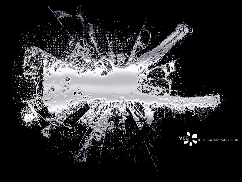 黑色背景上闪亮的液态银金属的飞溅和滴落。图片素材