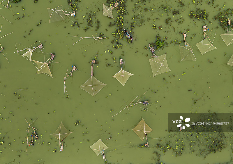 海滩上停泊的船只鸟瞰图图片素材