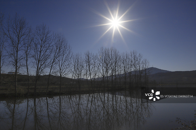 伊朗阿维达尔湖的美丽景色图片素材