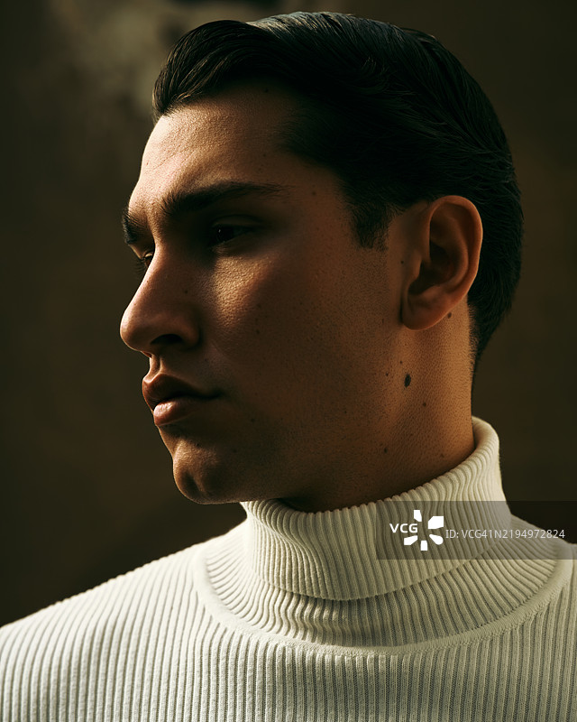 年轻男子的特写镜头图片素材