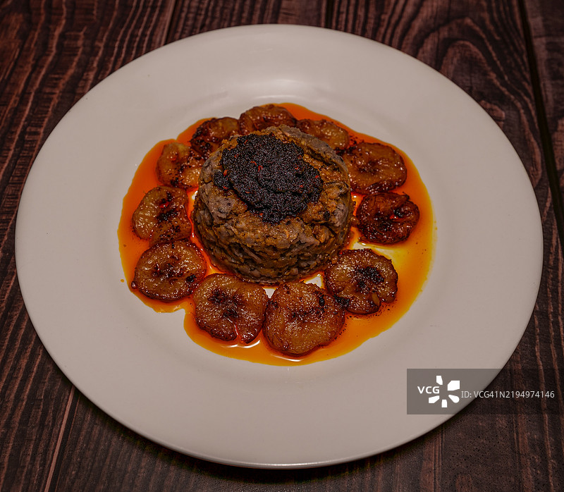 高角度视图的甜点放在桌子上的盘子里，德克萨斯州，美国图片素材