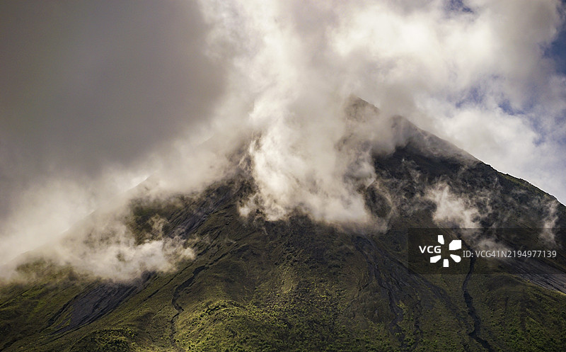 火山山脉与天空的美丽景色，圣卡洛斯，阿拉胡埃拉，哥斯达黎加图片素材