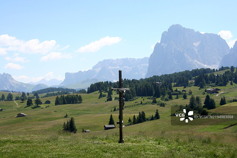田野与天空的美丽景色图片素材