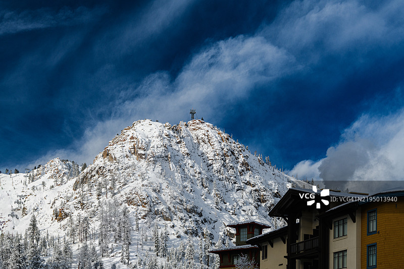 塔霍湖帕利塞德的雪山顶峰图片素材