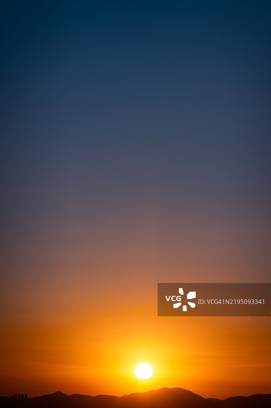 日出时的天空图片素材