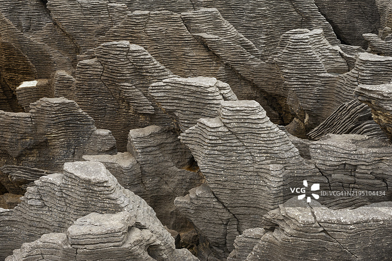 塔斯曼海沿岸的帕帕罗阿国家公园中的煎饼岩。图片素材