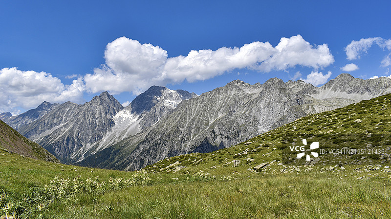 从东南方向俯瞰霍赫加尔峰，里泽费尔纳山脉的最高峰，左侧是维尔德加尔峰，奥地利东蒂罗尔，欧洲图片素材