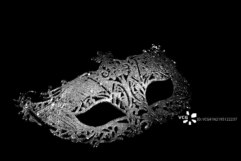 优雅华丽的银色面具，营造出神秘的氛围，狂欢节气息图片素材
